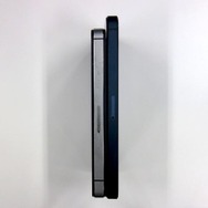 アップル iPhone 5（向かって右）と4S