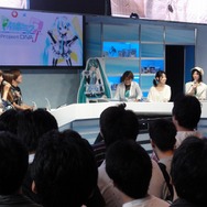 【TGS 2012】ナースデビルなミクさんか、スク水ランドセルなミクさんか。オビでぃばっ！で女子トーク炸裂