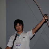 ありそうでなかった弓形デバイスだ