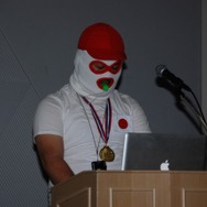 コスプレスタイルでの発表が強烈