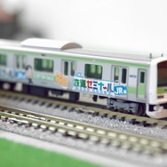 鉄道居酒屋で『鉄ゼミ』のラッピング電車が走る！