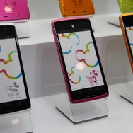【CEATEC 2012】ワンピーススマホをいち早くチェック！ディズニースマホもあったドコモブース 