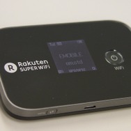 楽天スーパーWiFiで提供されるルーター。Huawei社製だ
