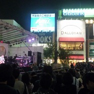 植松伸夫氏のバンドEBPとウダーの演奏が響いた!“自由が丘女神まつり”ライブレポート