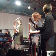 植松伸夫氏のバンドEBPとウダーの演奏が響いた!“自由が丘女神まつり”ライブレポート