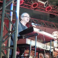 植松伸夫氏のバンドEBPとウダーの演奏が響いた!“自由が丘女神まつり”ライブレポート