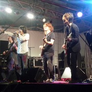 植松伸夫氏のバンドEBPとウダーの演奏が響いた!“自由が丘女神まつり”ライブレポート