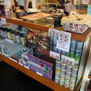 入ってすぐ目に飛び込んでくるのはグッズ