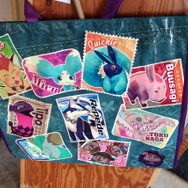 歴代マスコット(?)キャラがあしらわれたバッグ(1,050円)