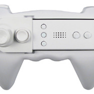 リモコンの横持ち用グリップ「CYBER・スマッシュグリップ」が発売決定