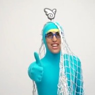 ボタンを押して網を投げ、電波人間をキャッチ！