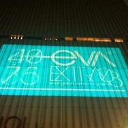 こちらは7月の公開日発表時の様子。あれから3ヵ月、ポスタービジュアルが新しくなる。