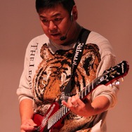 真剣な目つきで集中