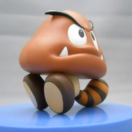 お座りポーズになっています