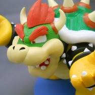 両腕を上げた迫力のポーズ