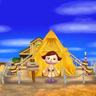 テント生活。ダンボールのポストは、いつも置いてあったダンボール箱の代わり!?ニヤリ