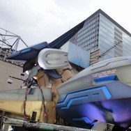 秋葉原の屋上に設置された巨大ジェフティ