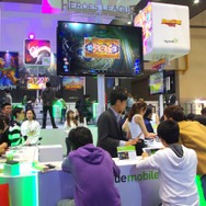 大勢の人が熱中していた