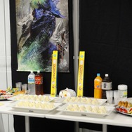 軽食のなかにコラボスイーツが！