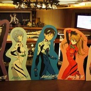 「EVA in カフェOASE」(c)カラー