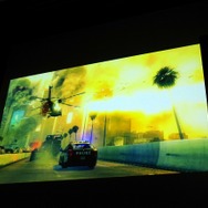 大スクリーンで放映されたトレーラー