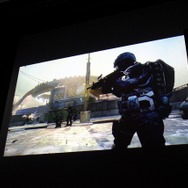 大スクリーンで放映されたトレーラー