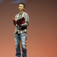 通訳を務めたスクウェア・エニックスの塩見卓也氏(本作のローカライズディレクター)