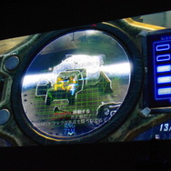 遮蔽物を透過するアタッチメントで攻撃する様子