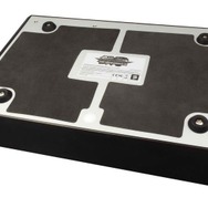 底面はフォームパッド仕上げで安定性と快適性が向上(PS3/Xbox360対応版のみ)