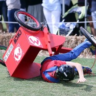カートコンテストに自作のマリオカートで出場した少年、ゴール時に転倒して鎖骨を骨折