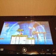 トイレでもマリオUは余裕でプレイ可能。上手にできるかというと・・・