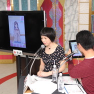 ゲームを体験するAppBank村井氏