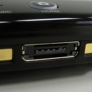 充電用のコネクタ。クレードル用