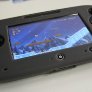 こちらはシリコンジャケット。柔らかい素材で全面をカバー。こちらもクリアホワイト/クリアブラック/クリアブルーの3種