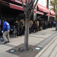 【Wii U発売】大阪梅田では予約組含め70～80人程の行列！親子連れの姿も