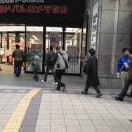 【Wii U発売】大阪梅田では予約組含め70～80人程の行列！親子連れの姿も