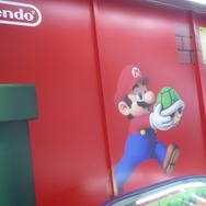 ゲーム売場に向かうエスカレーターはマリオキャラで装飾