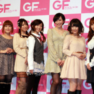 名塚佳織さん、日高里菜さん、荒川美穂さん(右側3名)