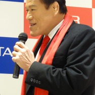 史上初のビンタ同梱パック、猪木さんの闘魂ほとばしるビックロイベントをフォトレポート