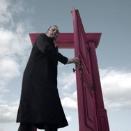 新TV-CM「愛は勝つ」 (C)藤子プロ・小学館・テレビ朝日・シンエイ・ADK