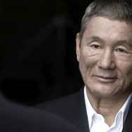 ジャン・レノ「前は、権力大好きおじさん、だったくせに」 新TV-CM「愛は勝つ」 (C)藤子プロ・小学館・テレビ朝日・シンエイ・ADK