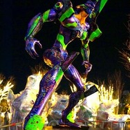 ヱヴァ神社に奉納された初号機には、全国の上映劇場を巡ったキャラバンでメッセージがびっしり