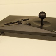 ｢NEOGEO X ステーション｣にはUSBで接続