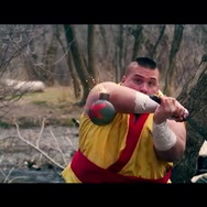 iPhoneのカジュアルゲー『Fruits Ninja』リアルに再現したら?　忍者がフルーツを斬りつける！