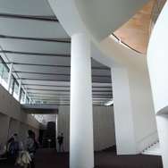 あまりに豪華な建物に思わずシャッターを切る