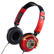 バンダイ、「仮面ライダーウィザード」フレイムスタイルをイメージしたヘッドフォン発売