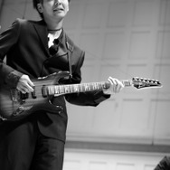 代表の仲間将太さんはギター奏者でもあります