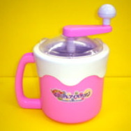 セガトイズ、誰でも本格的なアイス作りを―「くるりんアイスクリン」