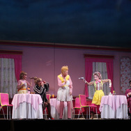 カフェの店長は、あのオバチャン！？「カタカタカタカタ」