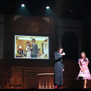 エッジワースと、事件の鍵を握るアリソン・トレーザ